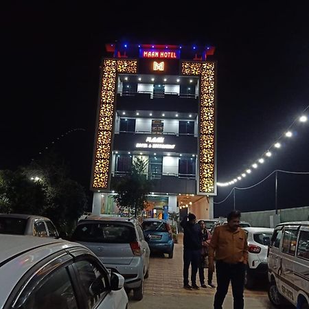 Maan Hotel Alwar Buitenkant foto