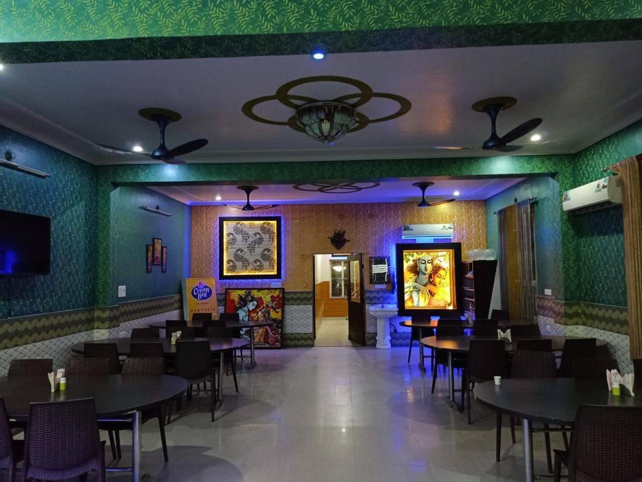 Maan Hotel Alwar Buitenkant foto